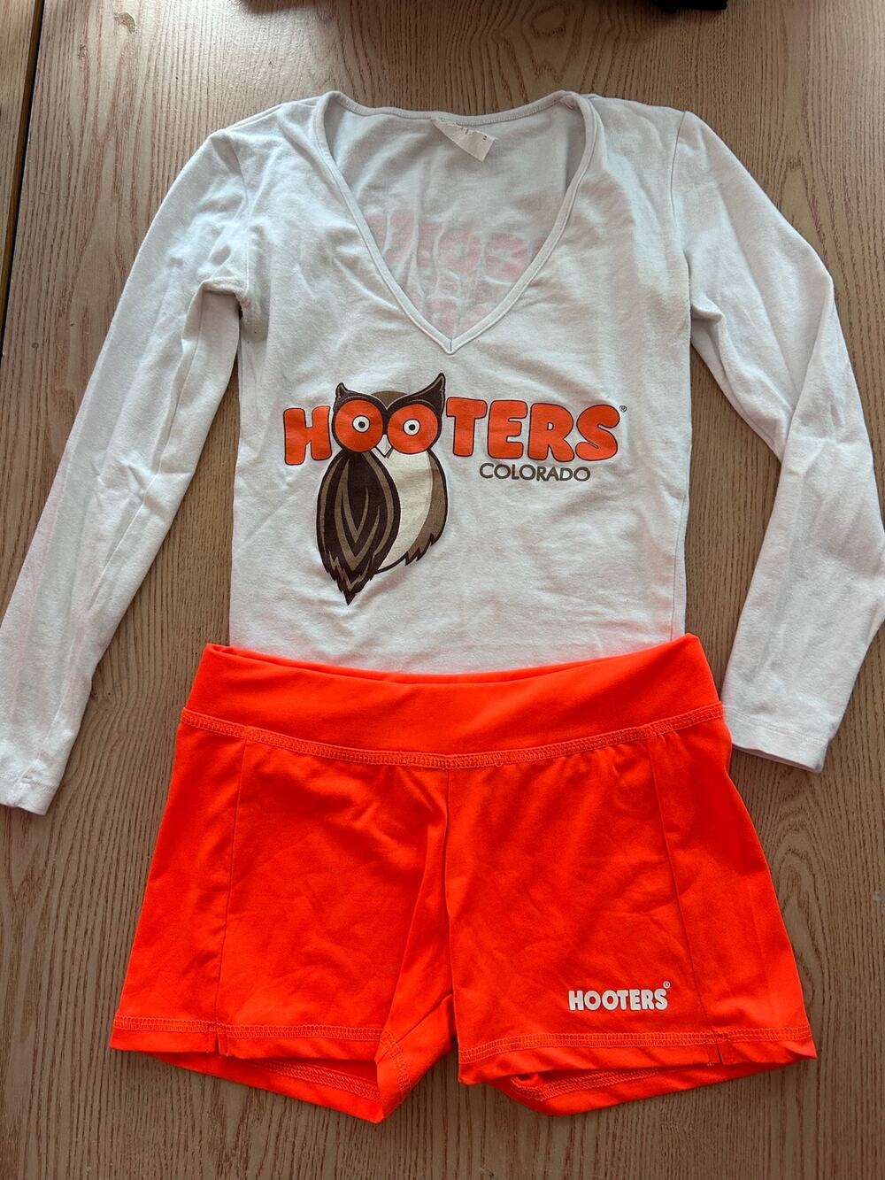 b20 Women's 2pc Hooters Girl Worn T-Shirt & New Uniform Shorts Colorado Xs/Xxs